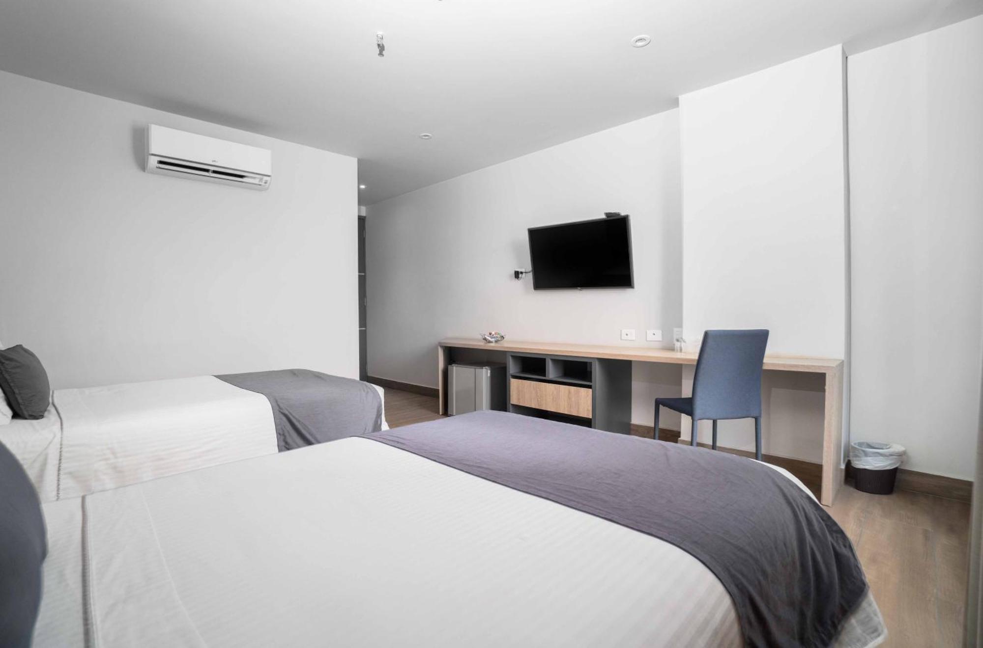 Hotel Plaza del Lili Cali Esterno foto